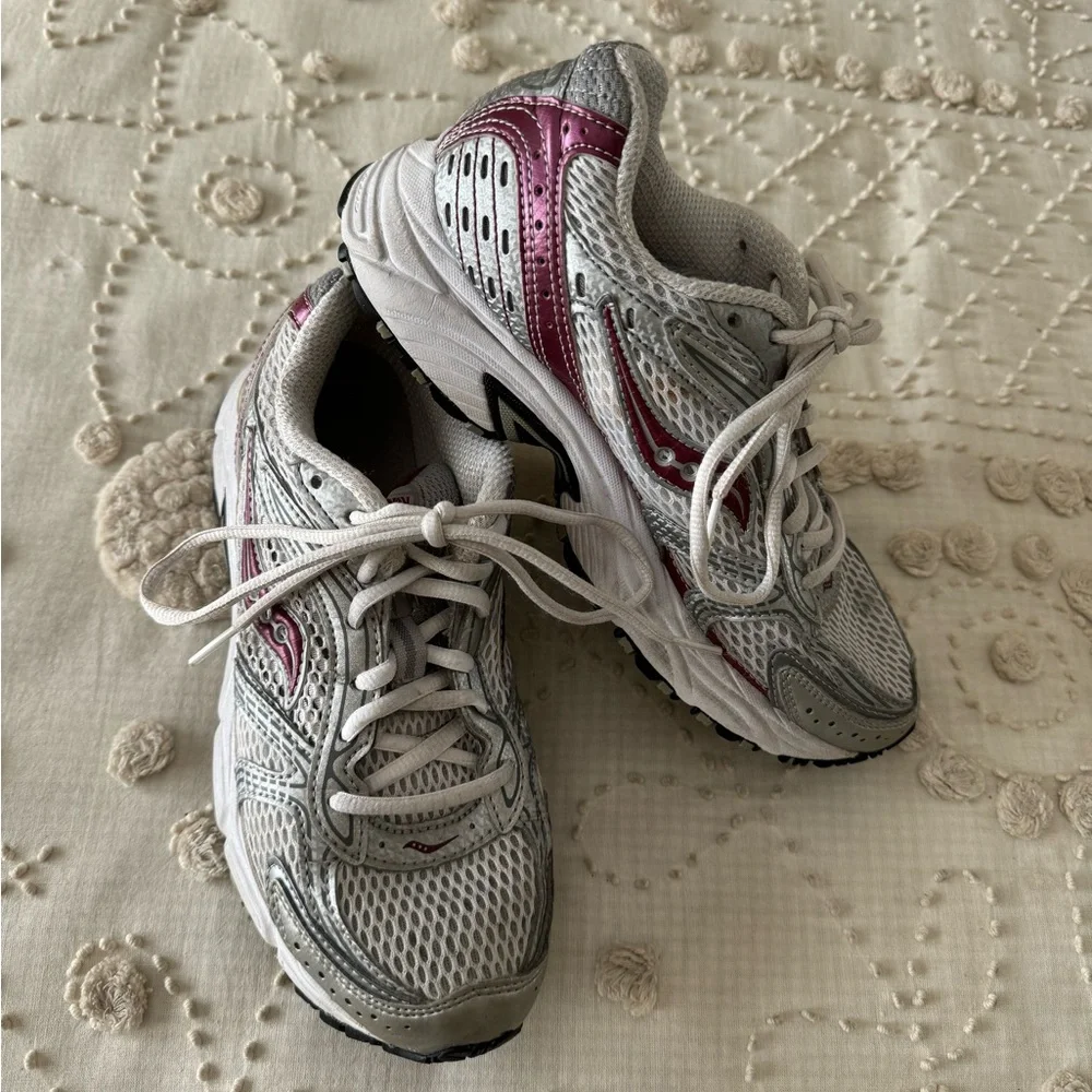 Saucony tennis shoes, 7.5 - Picture 7 of 7